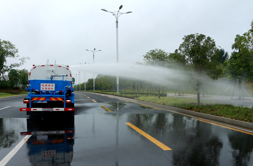 東風(fēng)D1L新款 11方灑水車頂噴功能演示